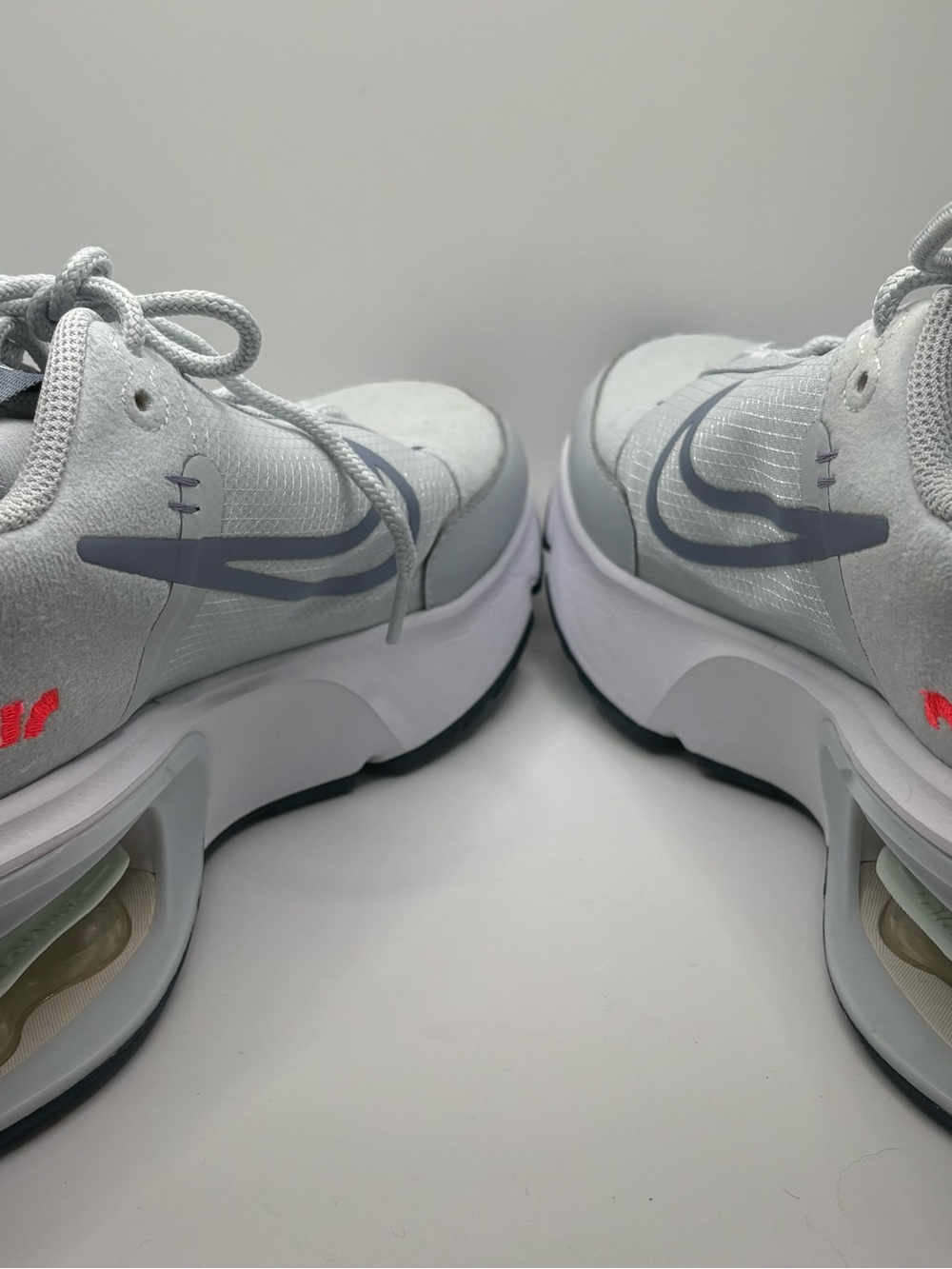 Nike Air Max Gray/White Interlock Lightweight Sneaker Women’s Size 8 DQ2904-400 - Picture 9 of 13